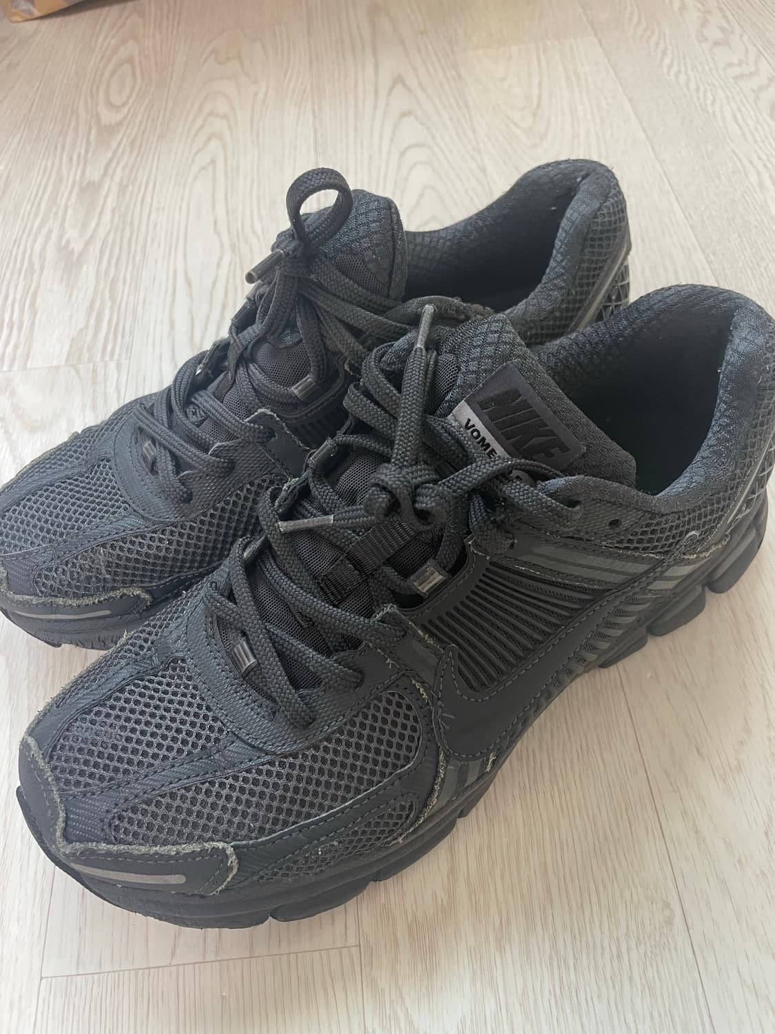 나이키 줌 보메로5 블랙 260 상품이미지1