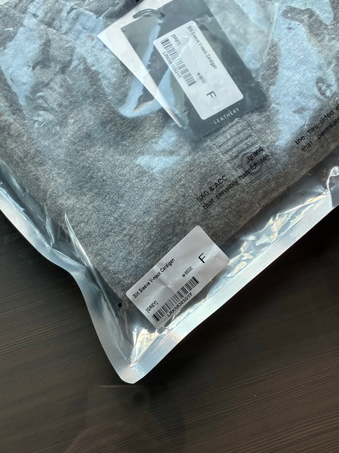 (새상품) 레더리 슬릿 슬리브 브이넥 가디건 [GREY] 상품이미지8