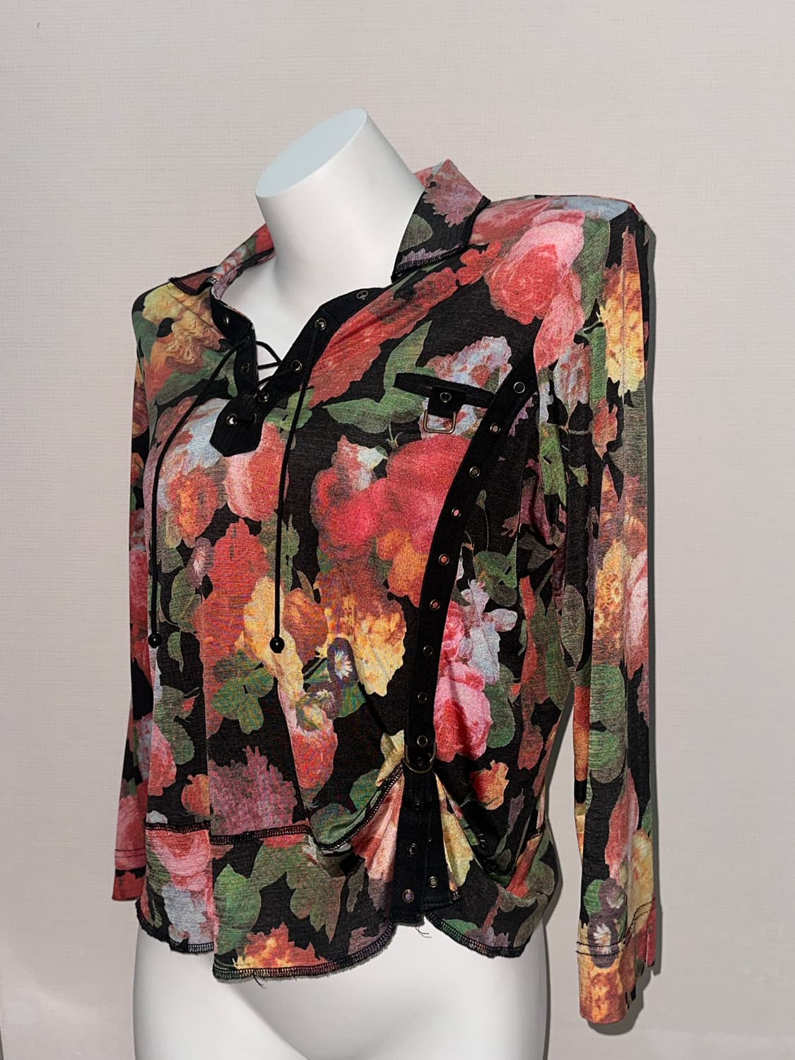 빈티지 오리엔탈 레이스업 카라 티셔츠 상품이미지3