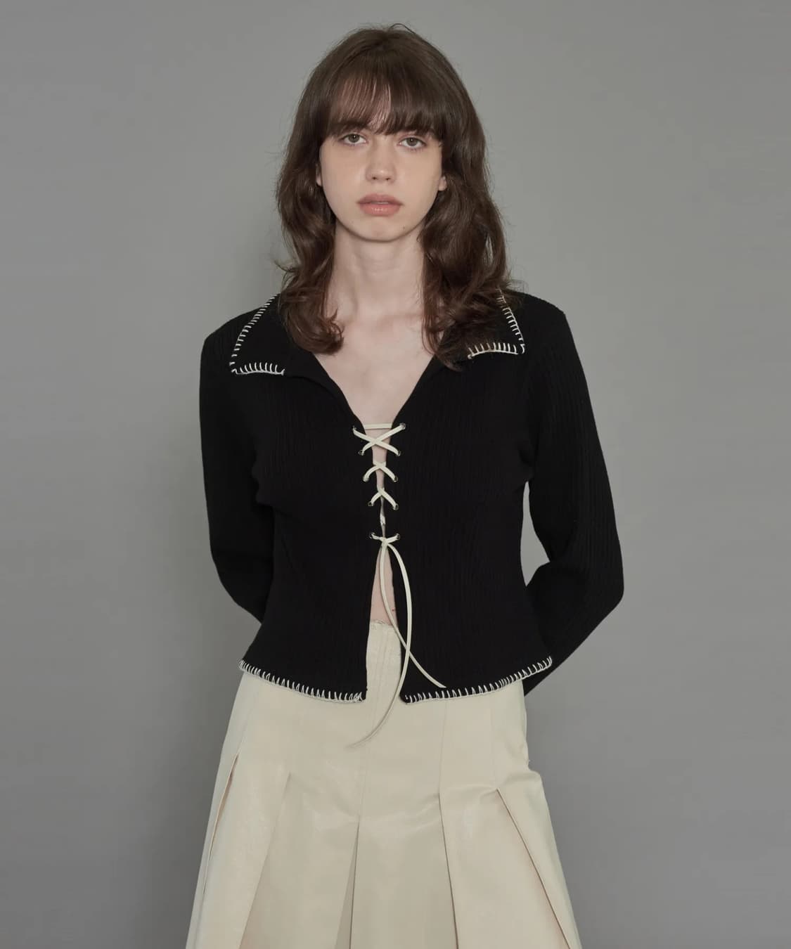 다이애그널 레이스업 스티칭 탑 블랙 상품이미지1