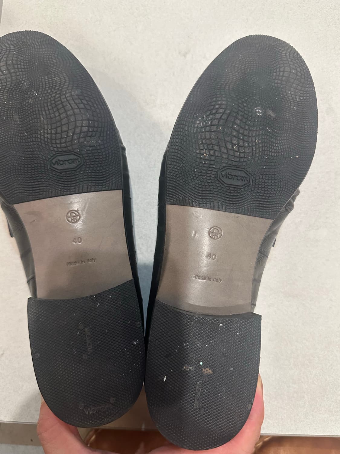 The Row 블랙 일 40사이즈 로퍼 팝니다. 상품이미지2