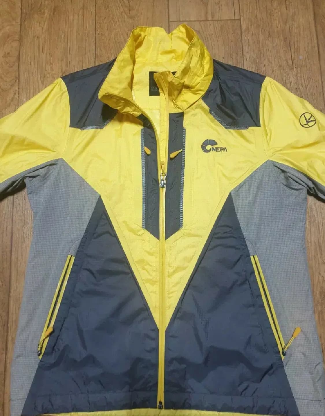 네파 아웃도어 바람막이 95 사이즈입니다 상품이미지1