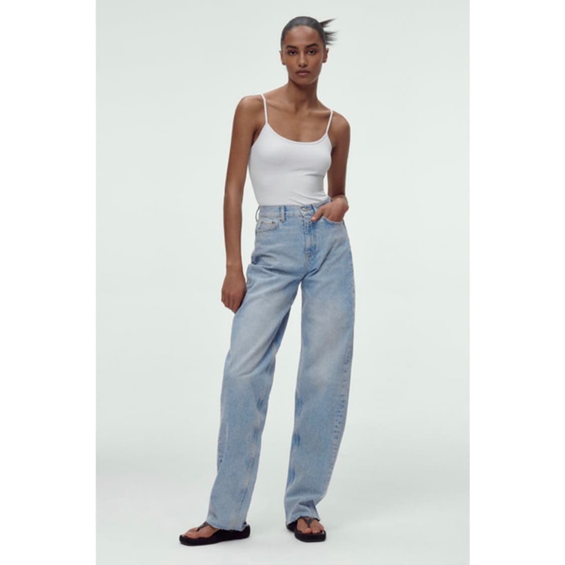 Zara 미드라이즈 테이퍼드 벌룬진 상품이미지1