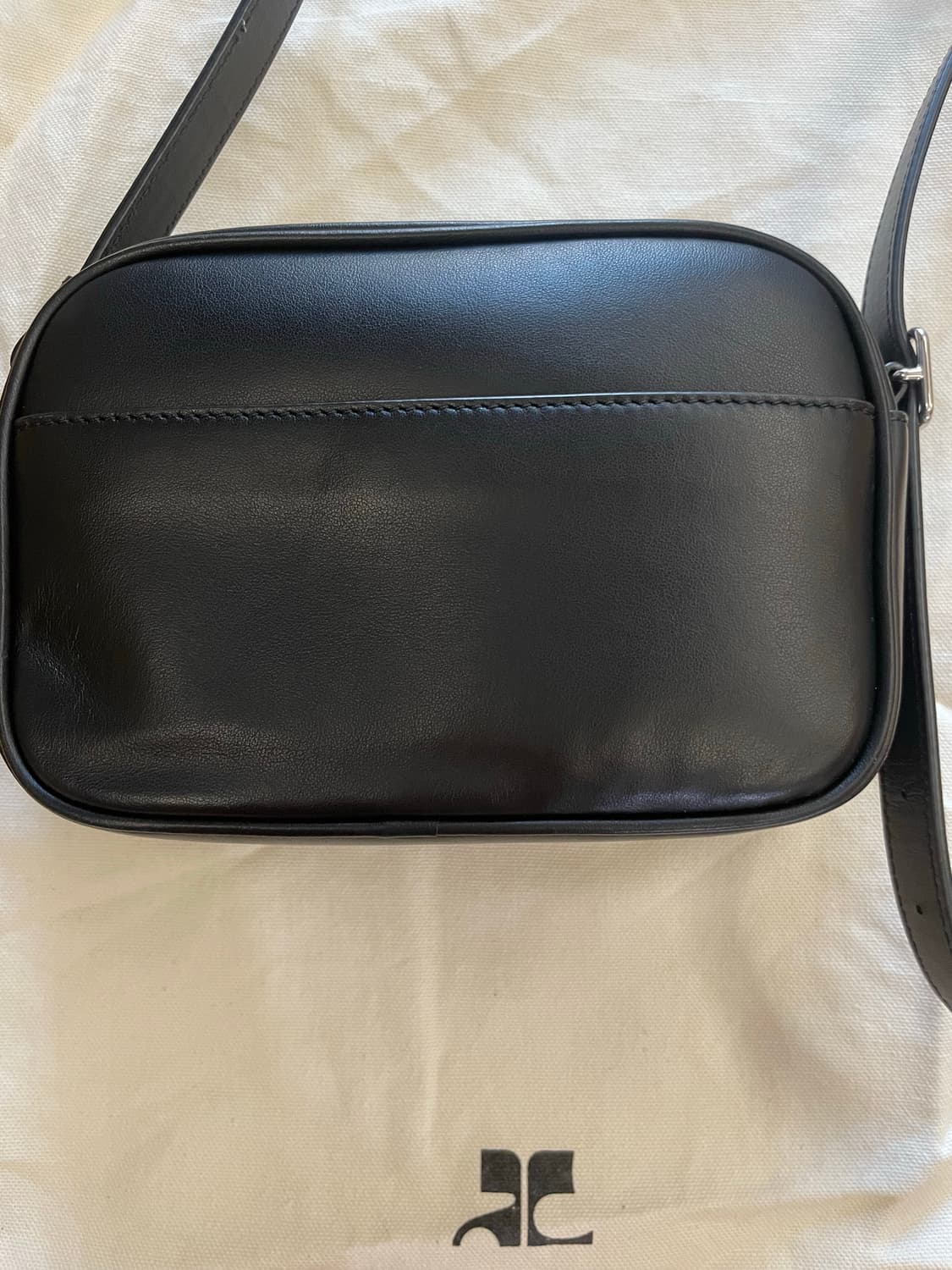 꾸레쥬 시그니처 블랙 카메라백 가방 상품이미지4