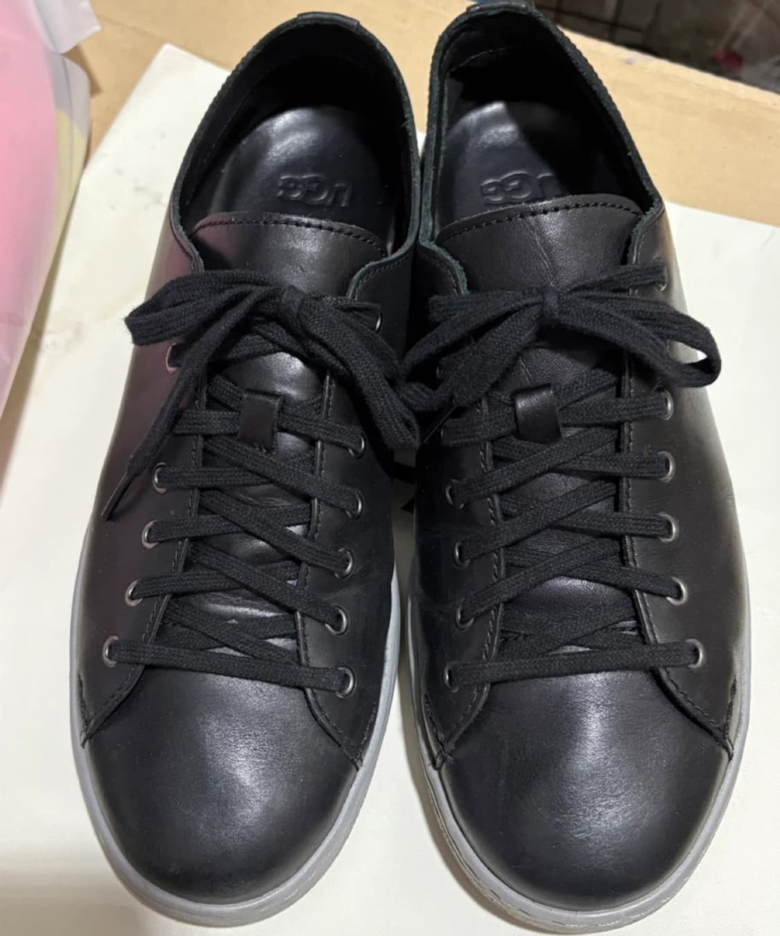 어그 남가죽운동화 270 상품이미지1