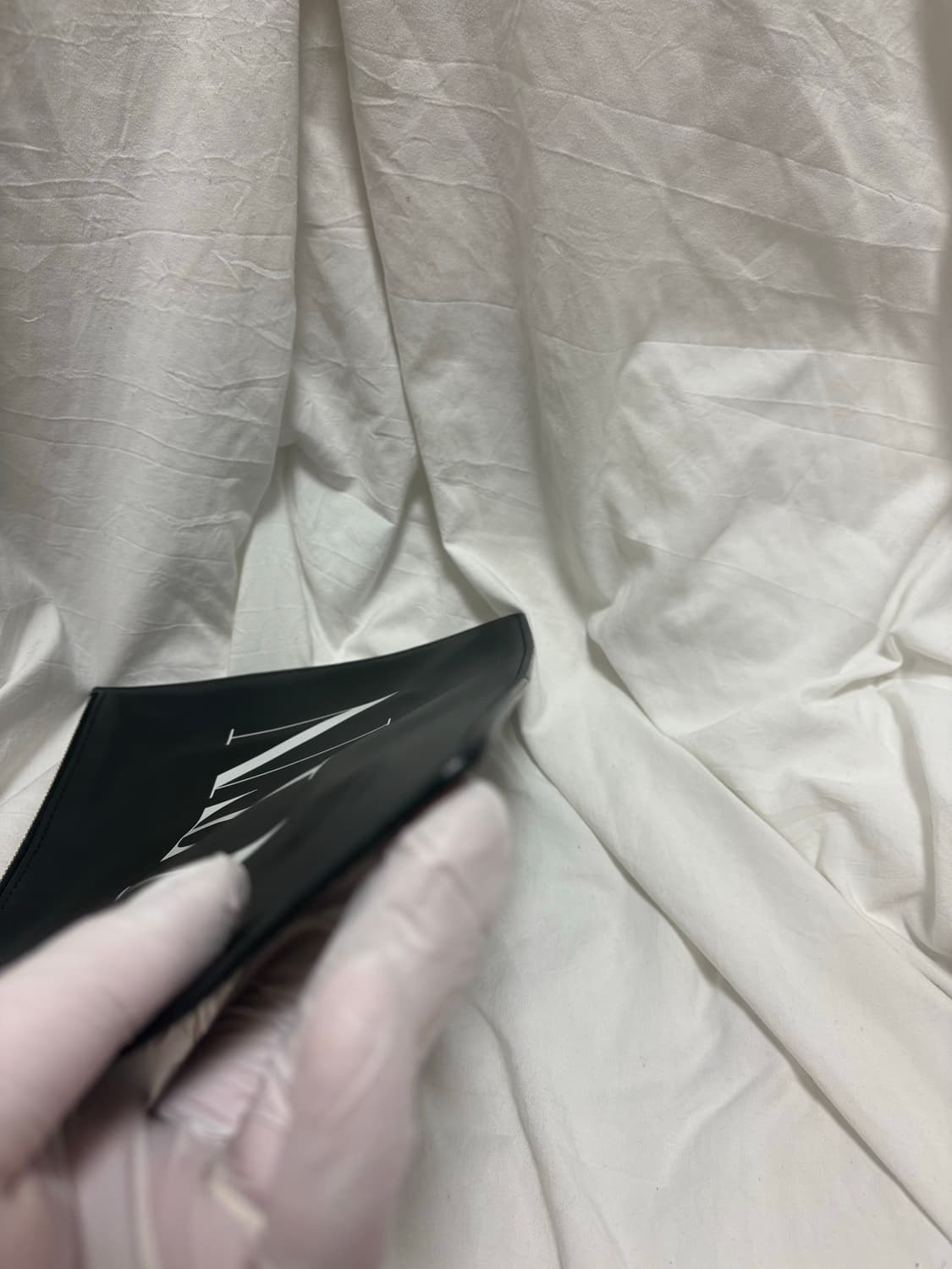 발렌티노 VLTN 카프스킨 클러치 상품이미지7