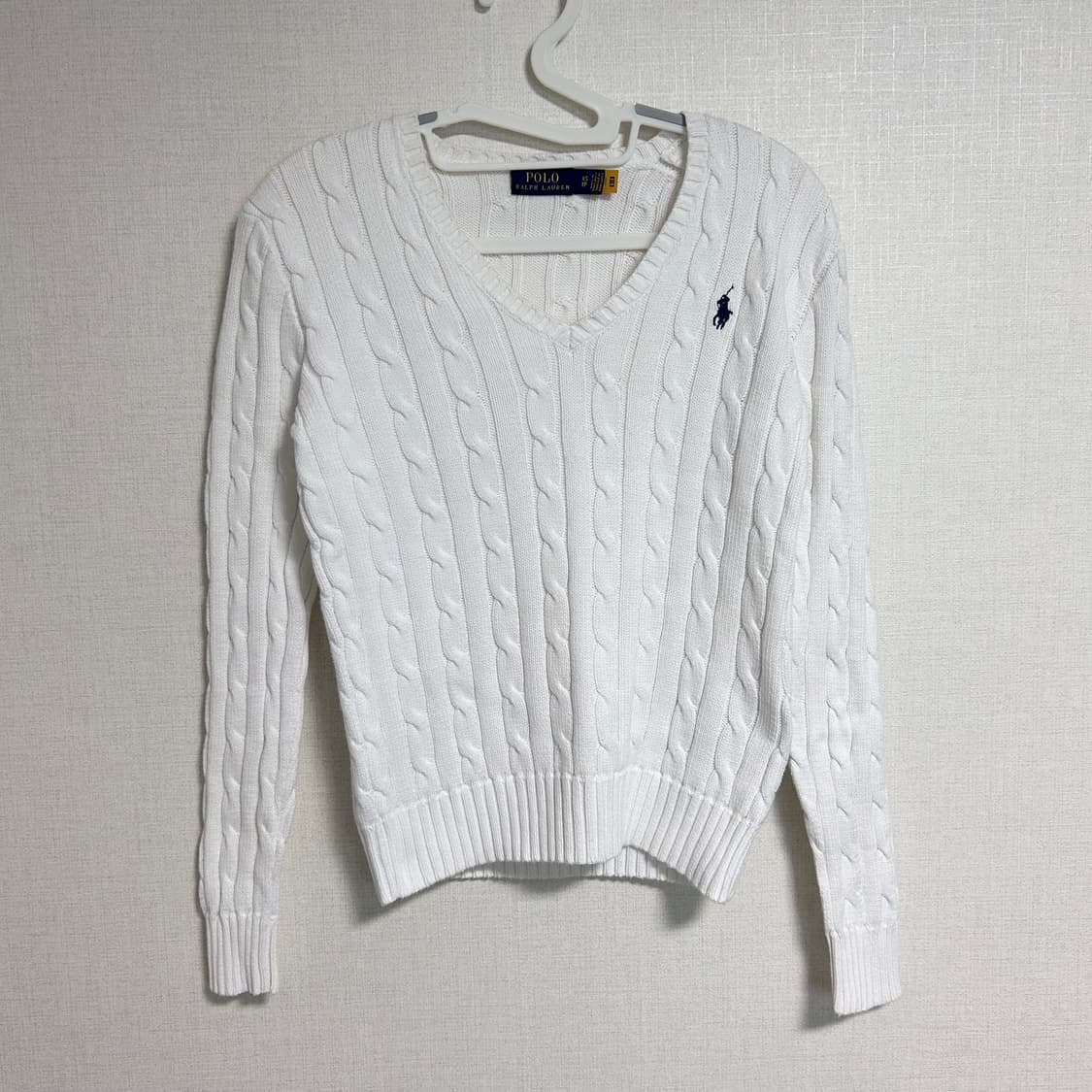 폴로 랄프로렌 신형 큐알 브이넥 꽈배기 니트 화이트 XS 상품이미지4