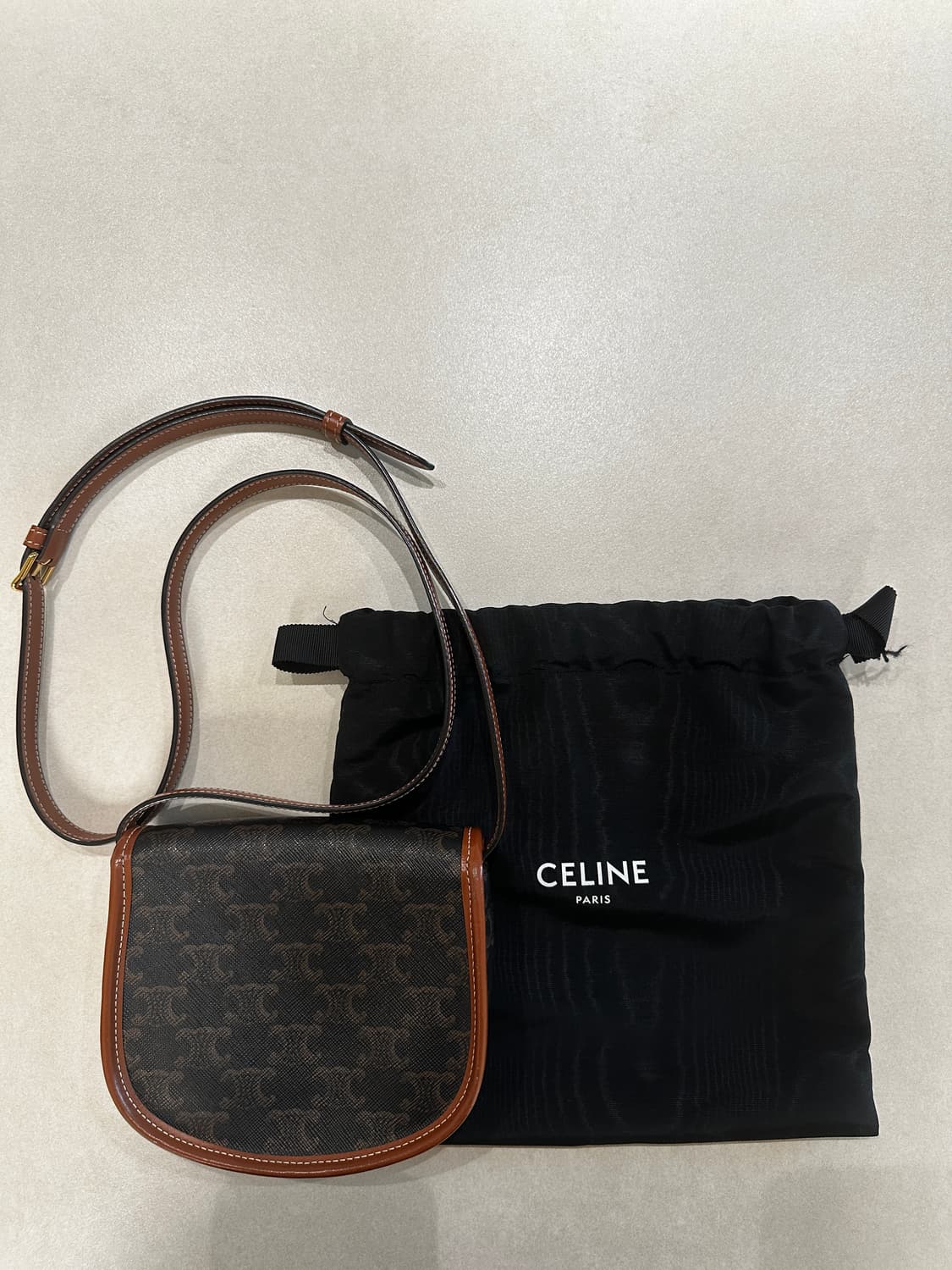 (정품) 셀린느 트리옹프 미니베사체 판매합니다 상품이미지2