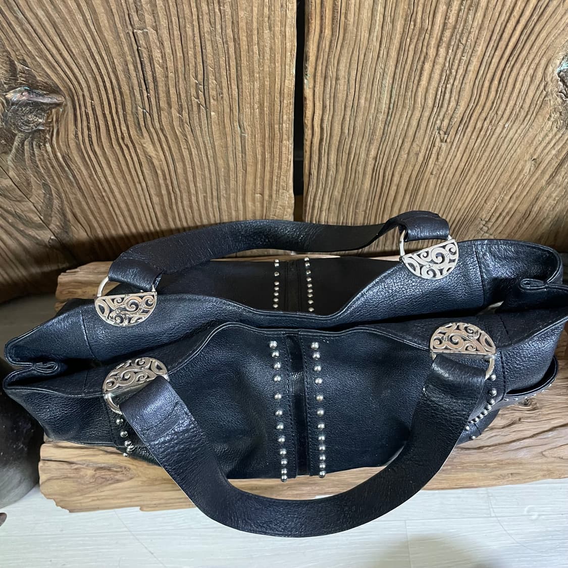 Brighton 블랙 가죽 스터드 숄더백 상품이미지6