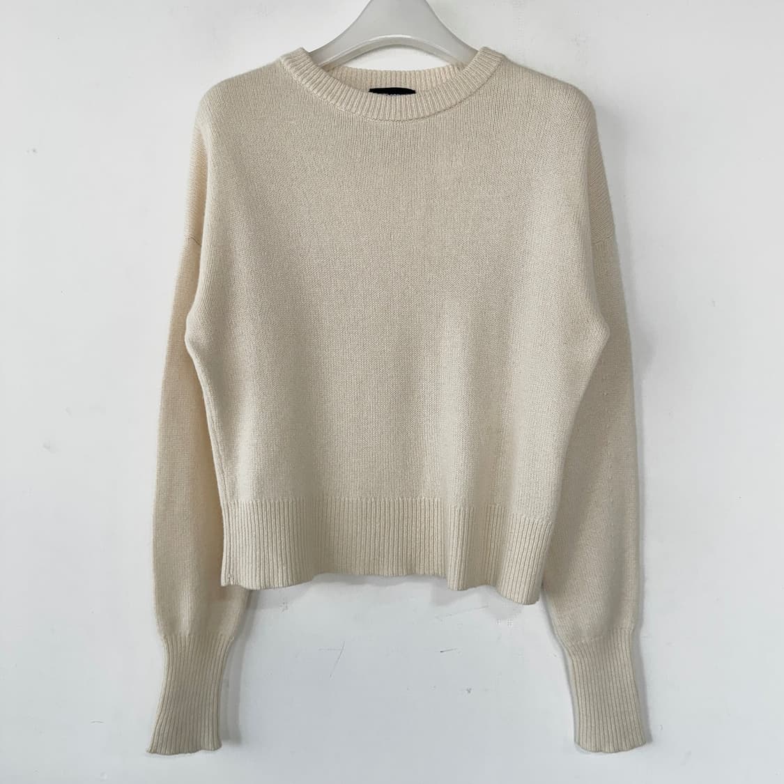 띠어리 캐시미어100 드롭 숄더 니트 탑 상품이미지1