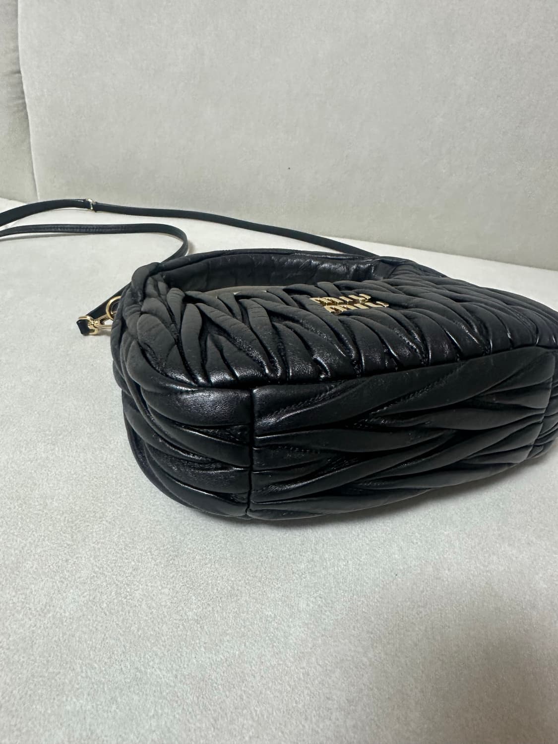 [SA 정품] 미우미우 마테라쎄 호보백 스몰 상품이미지5