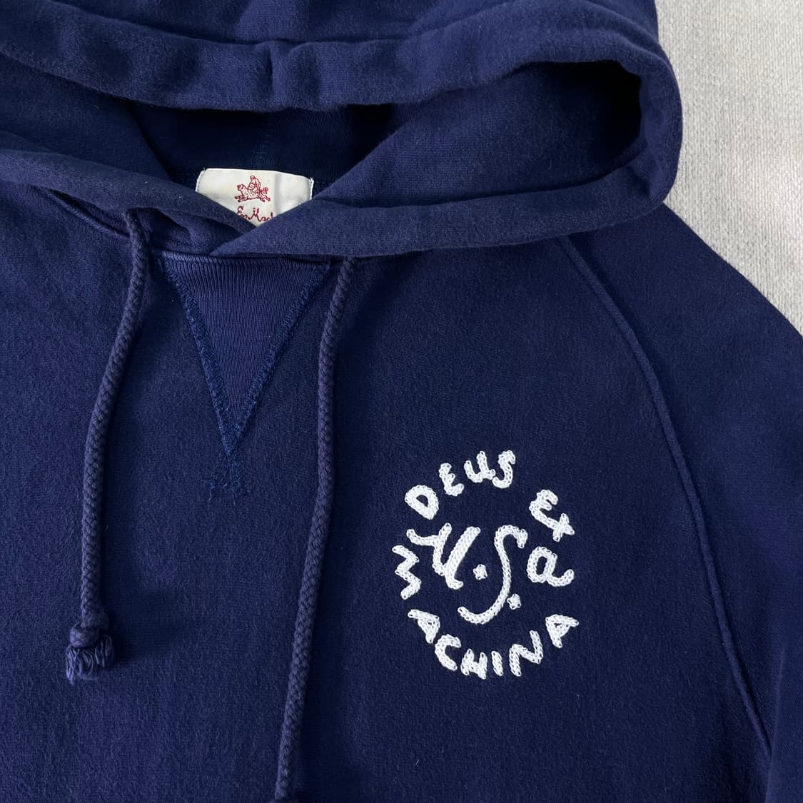 100 데우스 엑스 마키나 자수 후드티 상품이미지3