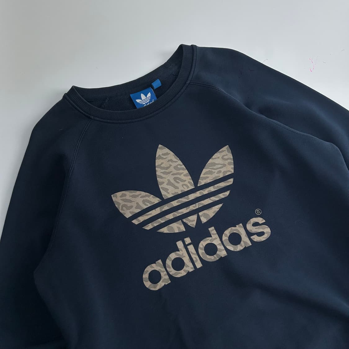 Adidas 아디다스 빅 파이어로고 레오파드 네이비 맨투맨  상품이미지3