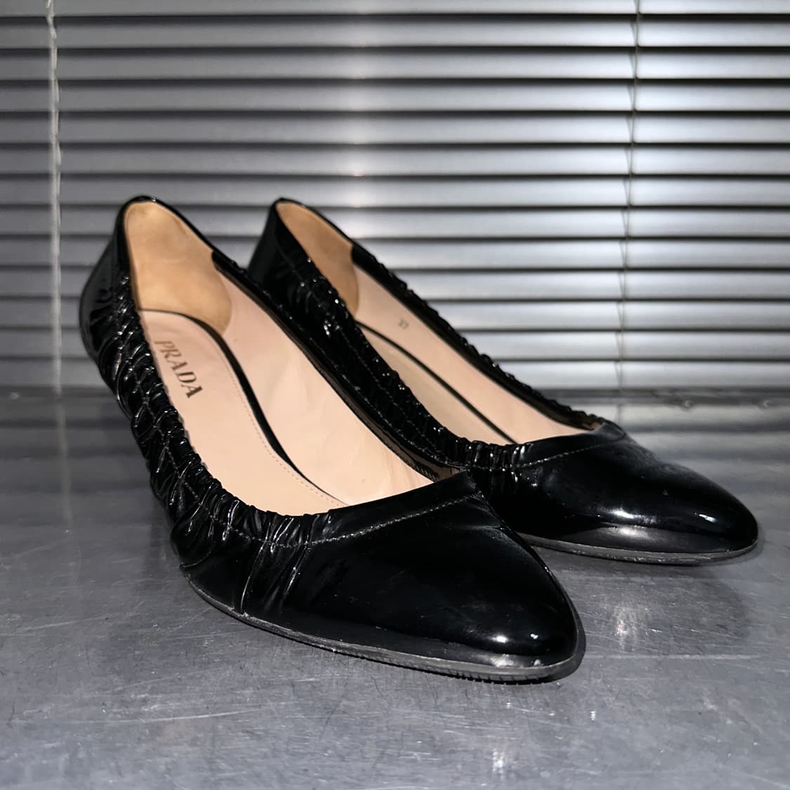 00s 빈티지 프라다 에나멜 가죽 힐 상품이미지6