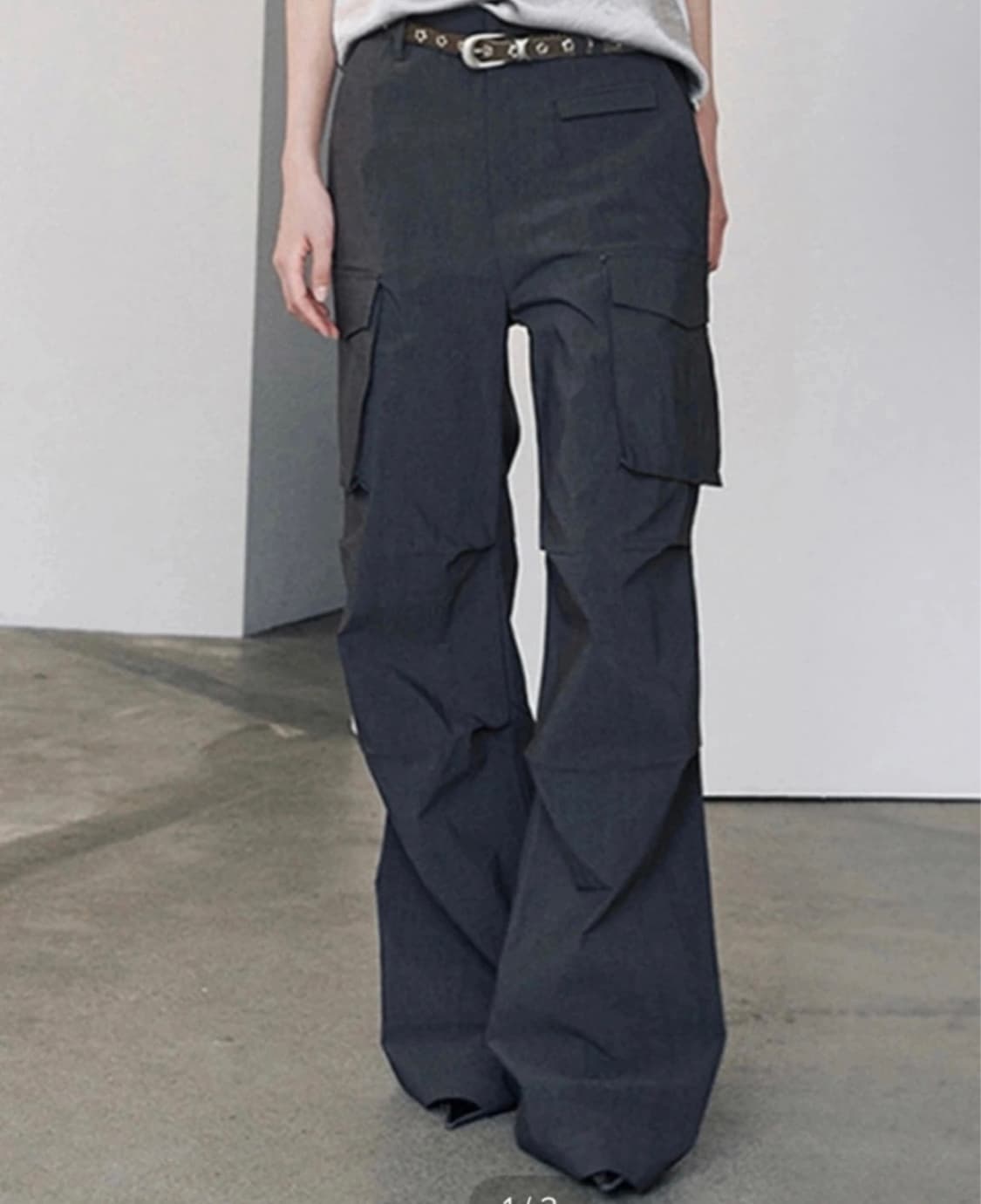 오데스 카고 플레어 트라우저(차콜/사이즈 2) 새상품 상품이미지1