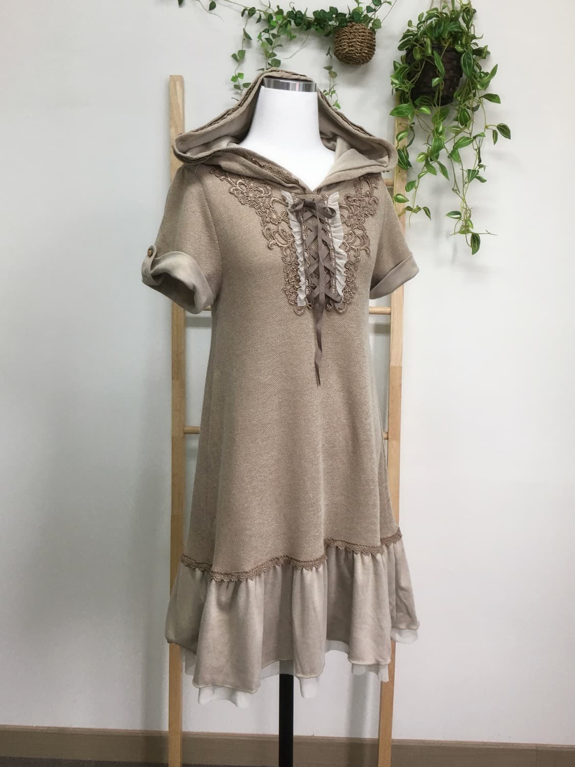 엑시즈팜/ 후드 레이스 반팔 원피스  라떼갸루 라떼원피스 갸루원피스  상품이미지1