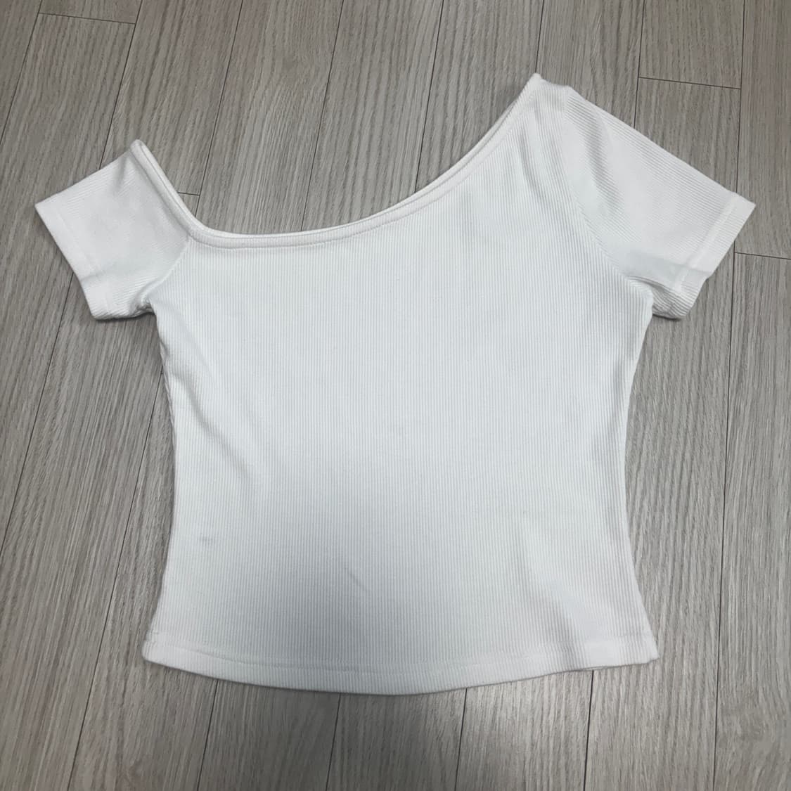 델라인 MADE 언발란스 원숄더 크롭티셔츠 화이트 상품이미지8