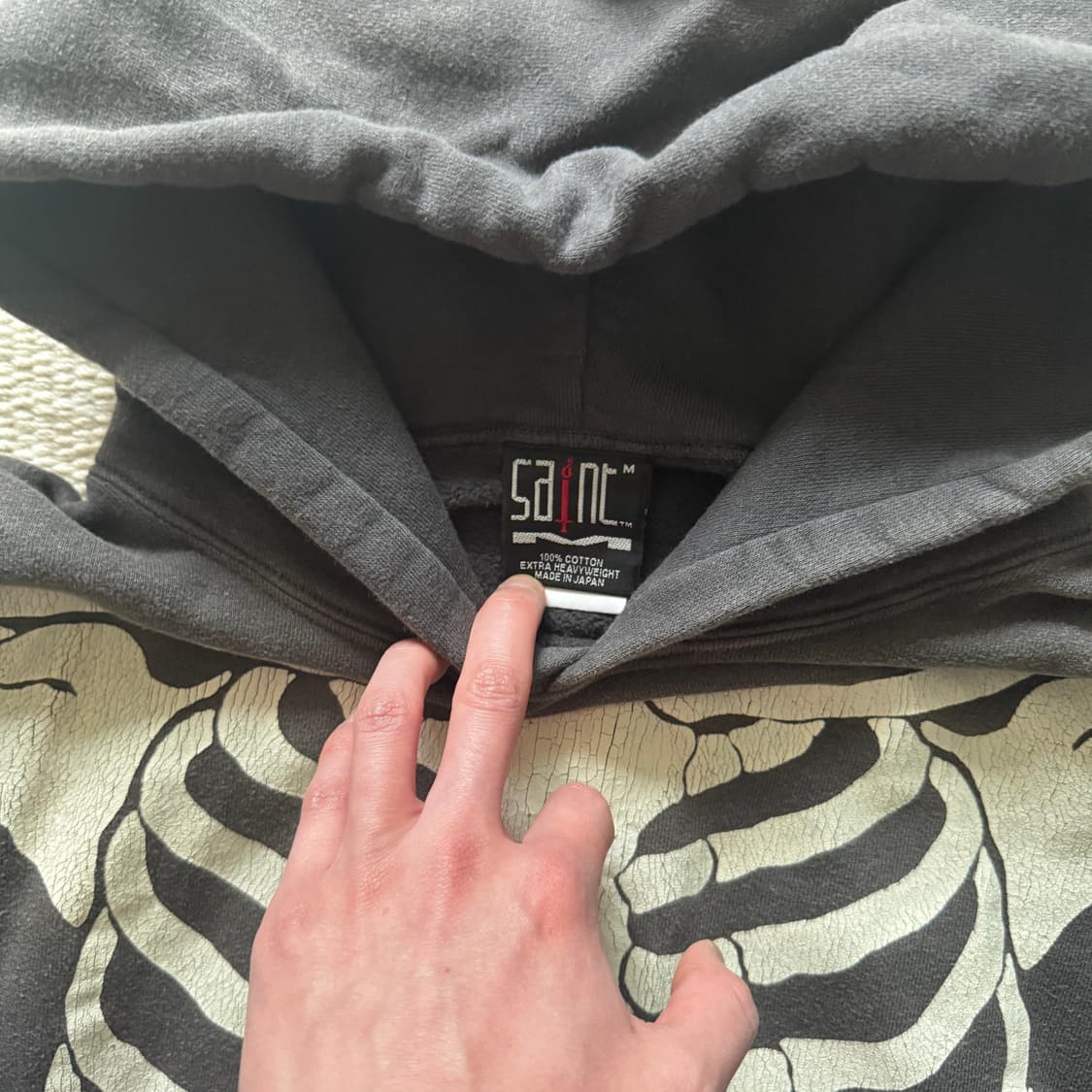 세인트미카엘 후드티 상품이미지2