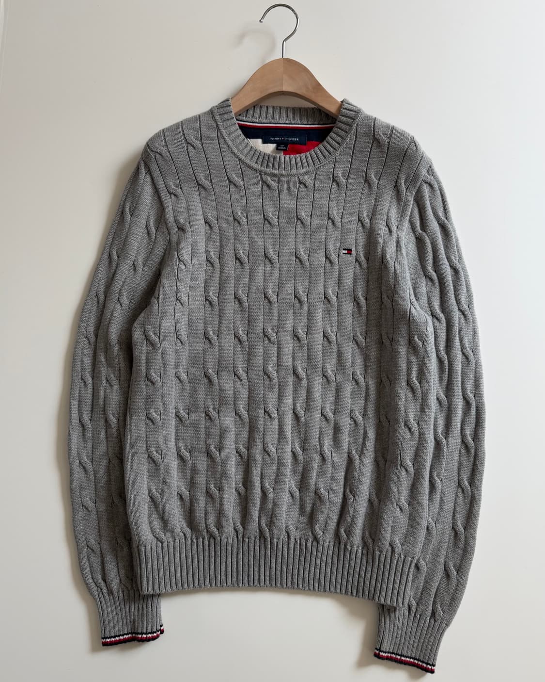 Tommy 타미힐피거 플래그자수 그레이컬러 코튼 케이블 니트 상품이미지3