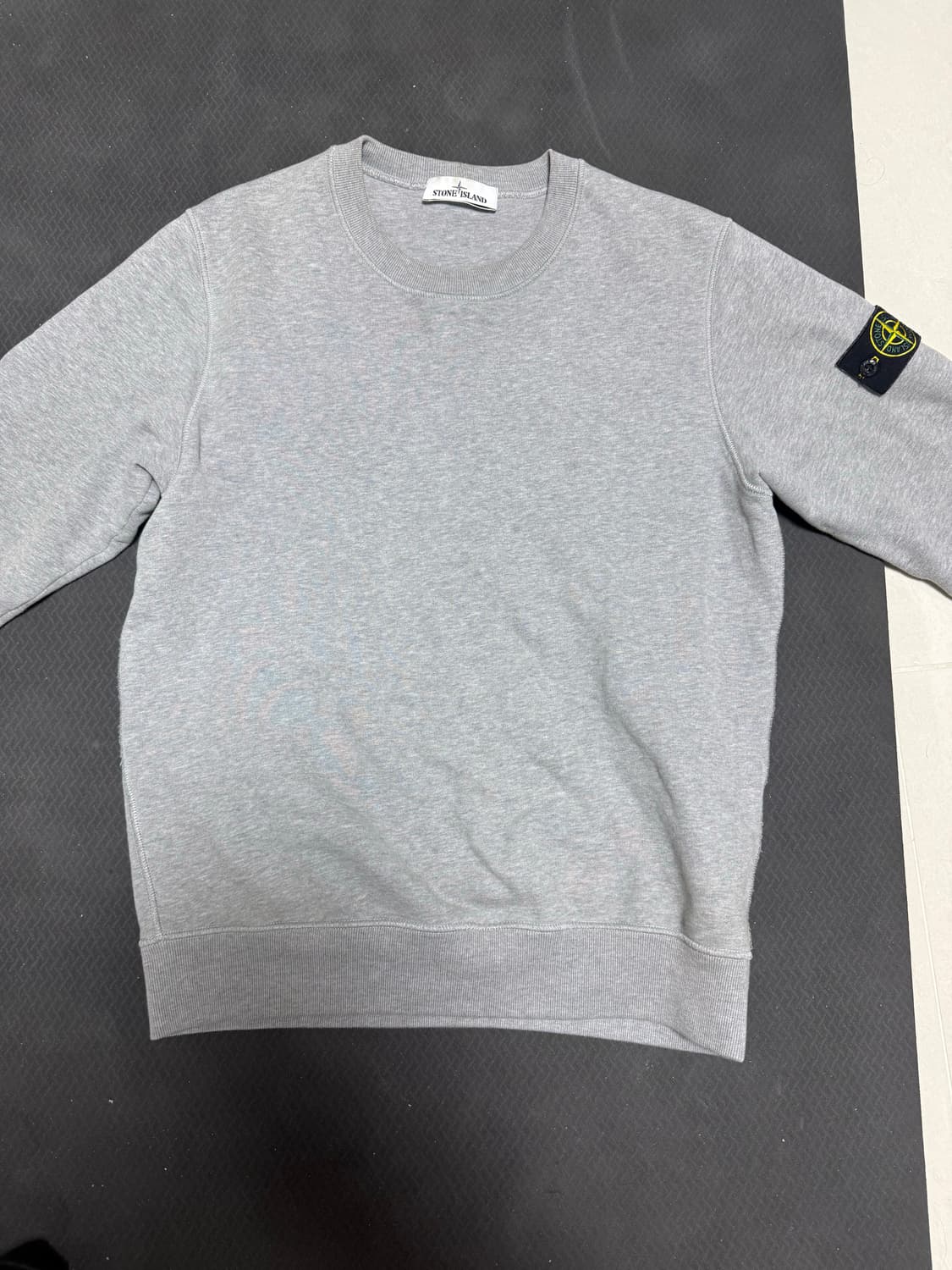 스톤 아일랜드 그레이 맨투맨M 상품이미지1