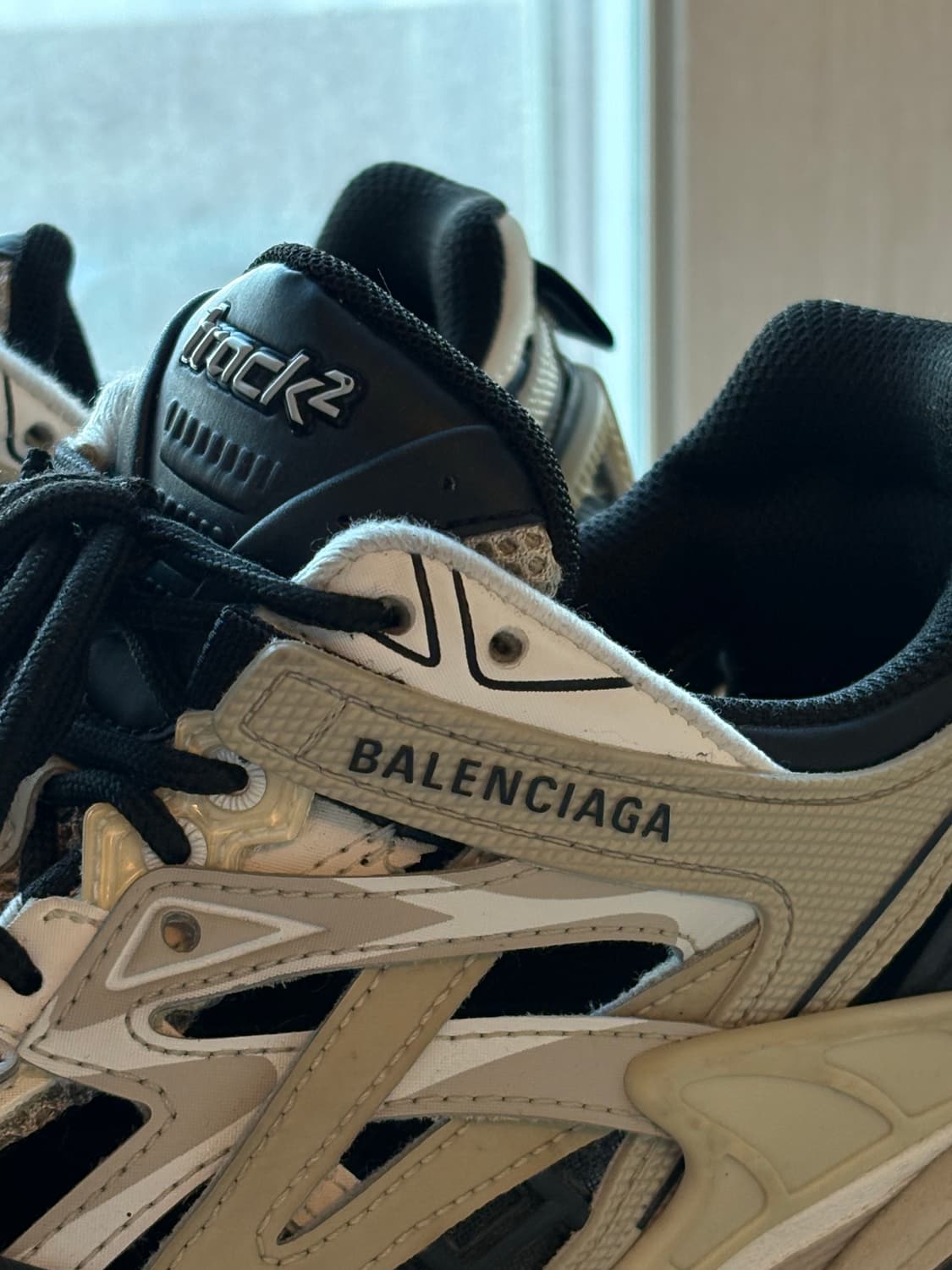 발렌시아가 트랙2 스니커즈 아이보리/블랙 (230-235mm) 상품이미지2