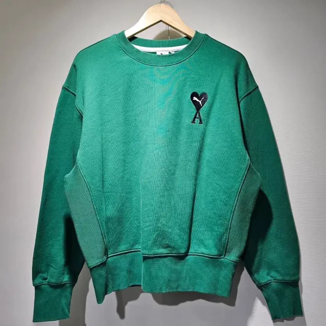 아미 x 푸마 하트 로고 맨투맨 그린 M 상품이미지3