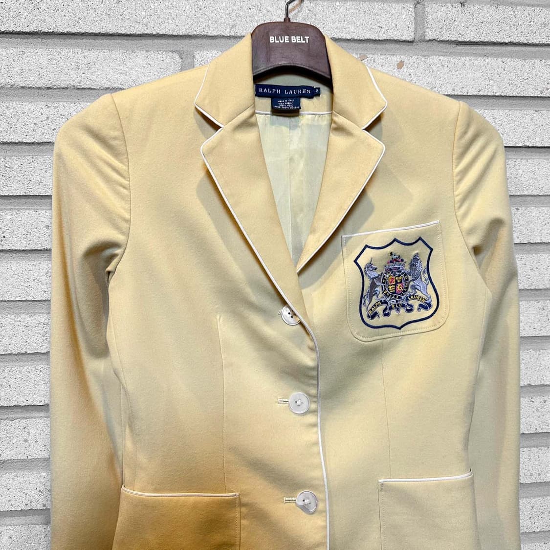 폴로 랄프로렌 크롭 울 블레이저 크레스트 패치 투포켓 디테일 옐로우 상품이미지3