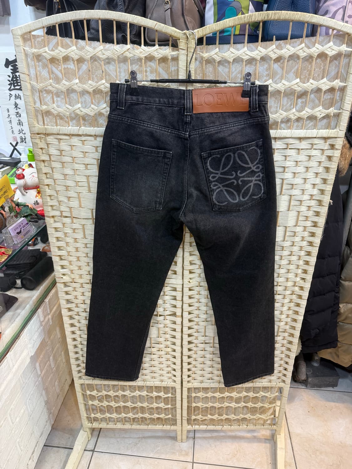 46/30 정품 로에베 아나그램로고 블랙진 팝니다 상품이미지8