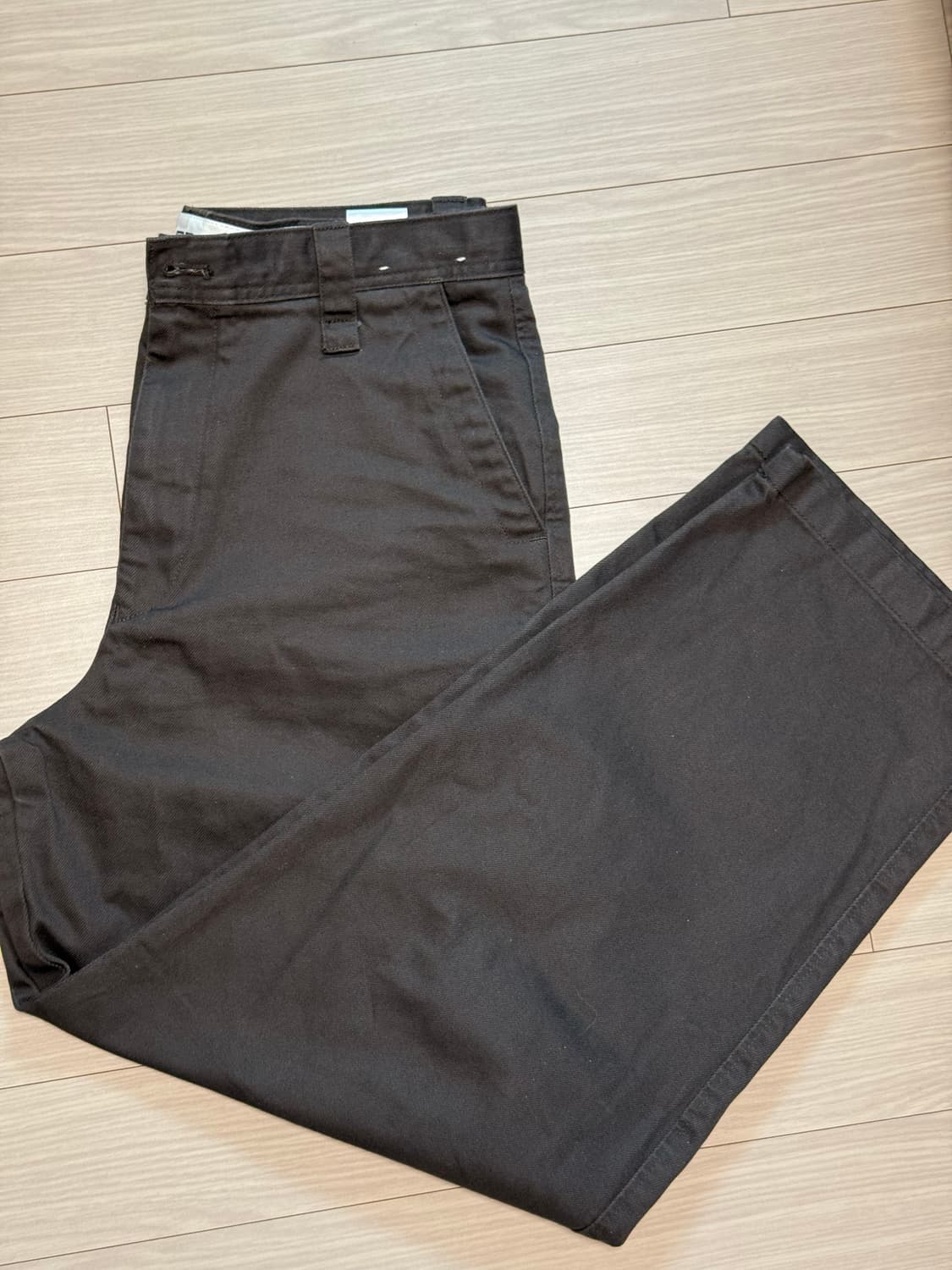 유니클로 U 와이드핏 치노 다크 브라운 79 상품이미지1