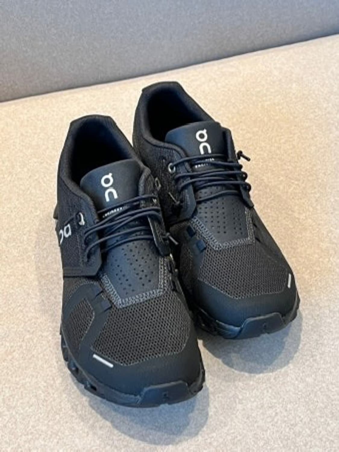 온러닝 클라우드 5 워터프루프 올 블랙  상품이미지4