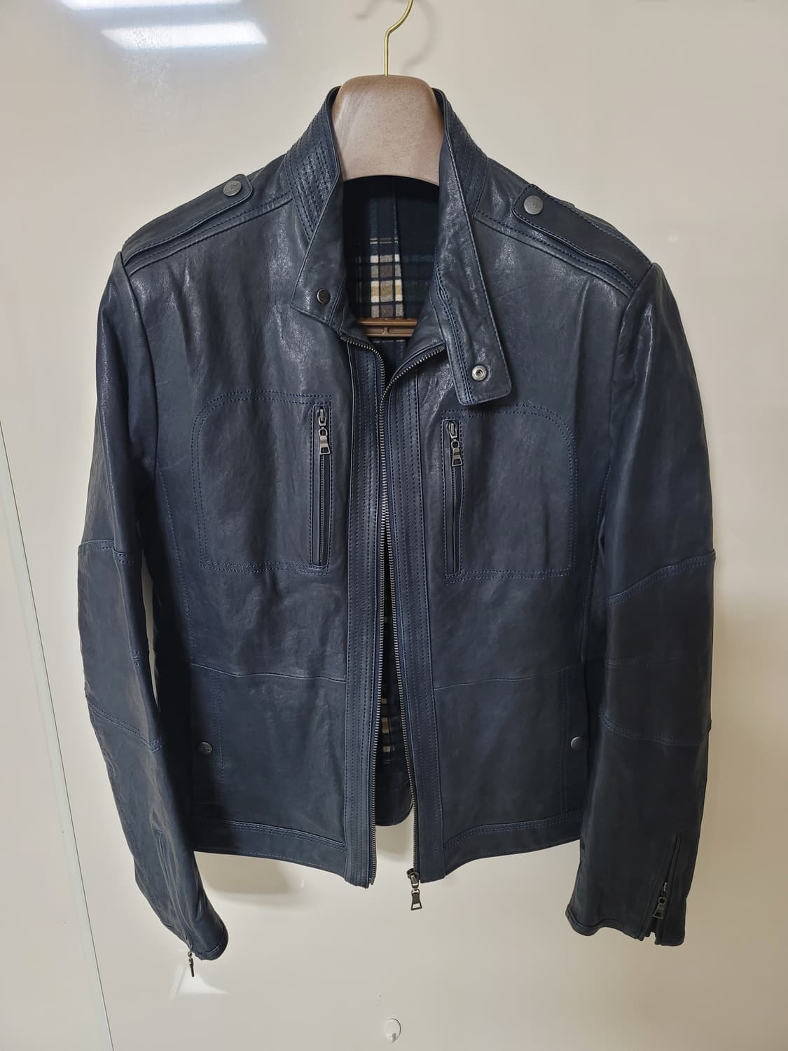 시리즈 양가죽자켓 짙은남색 100정사이즈 상태굿

 상품이미지1