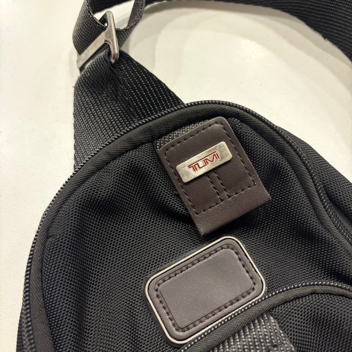 투미 TUMI 2WAY 검정색 슬링백 가방 상품이미지4
