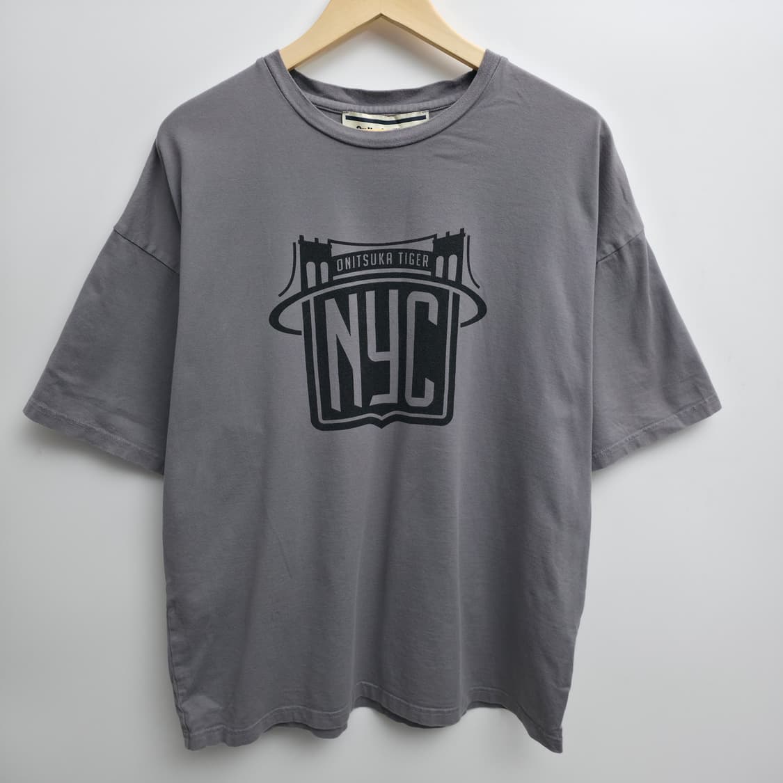 [L] 오니츠카타이거 그레이 티셔츠 상품이미지1