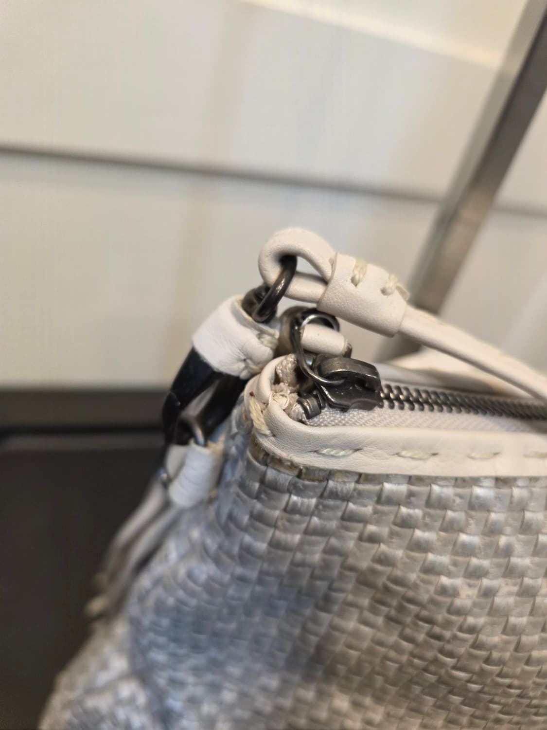 헨리베글린 양가죽 위빙 실버 크로스백 상품이미지5