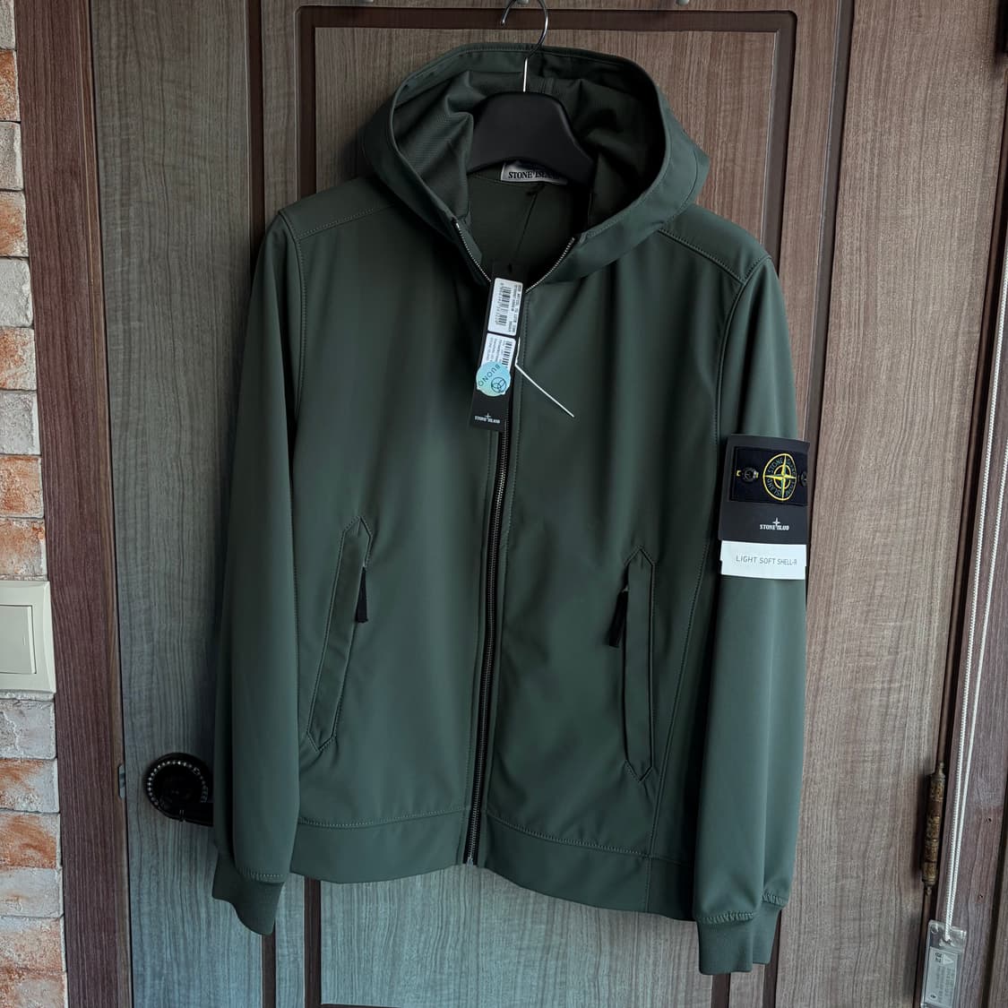 새상품(M)스톤아일랜드 와펜 패치 소프트쉘 후드 자켓 카키 상품이미지2