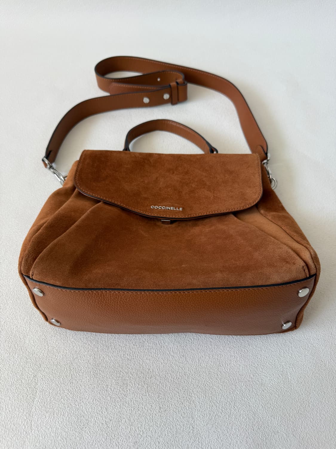 코치넬리(COCCINELLE) 스웨이드&레더 토트백(크로스 가능) 상품이미지5