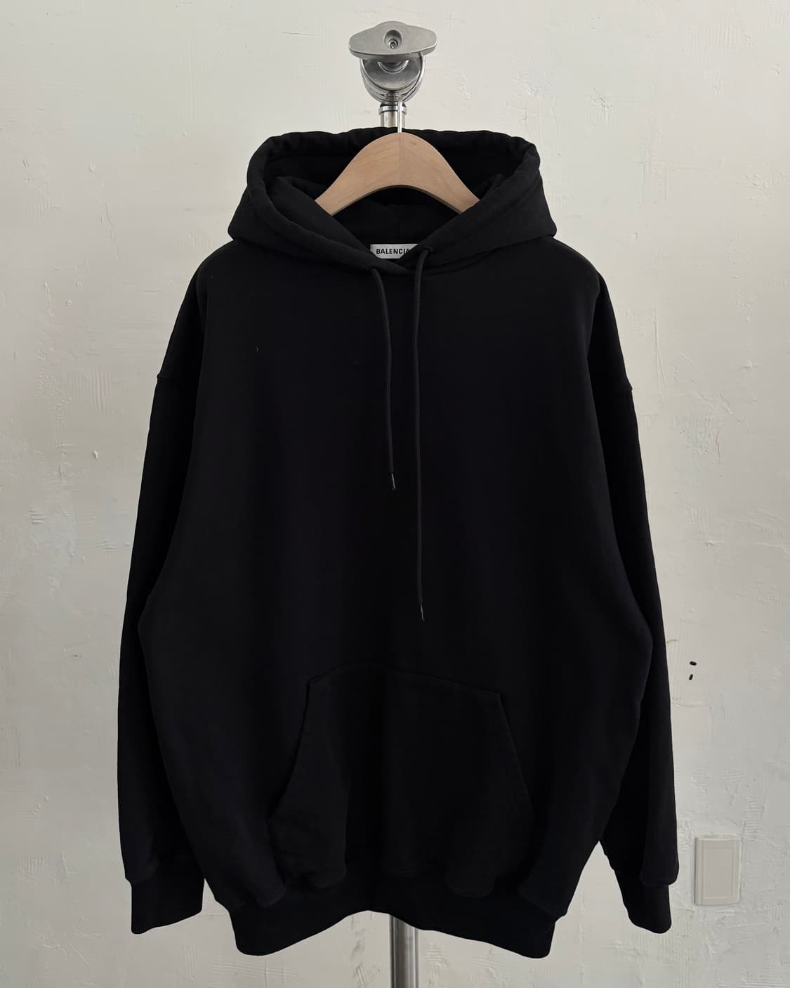 Balenciaga 발렌시아가 블랙 백로고 후드티 상품이미지3