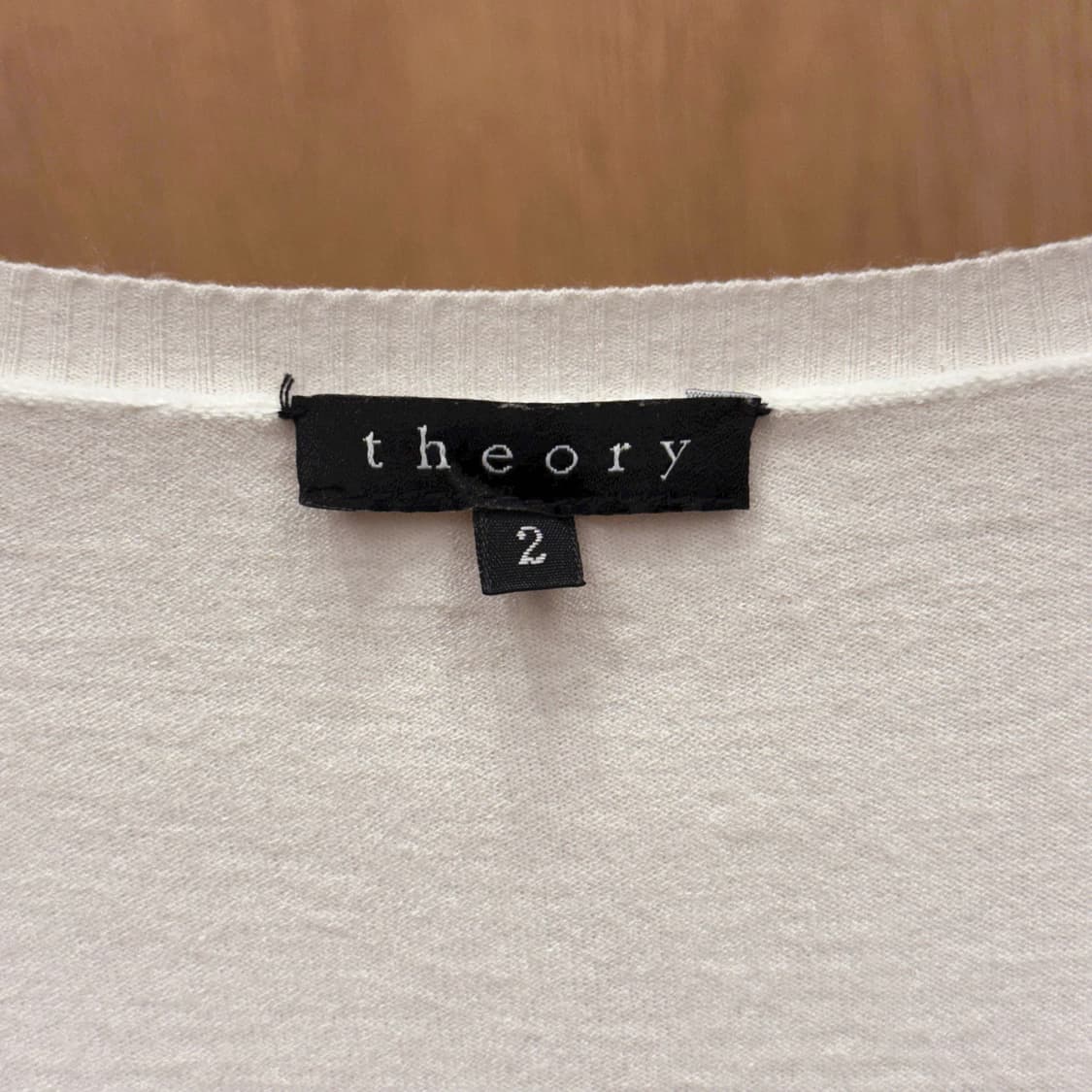 띠어리 브이넥 라인 심플 긴팔 니트 베이직 슬림핏 화이트 상품이미지7