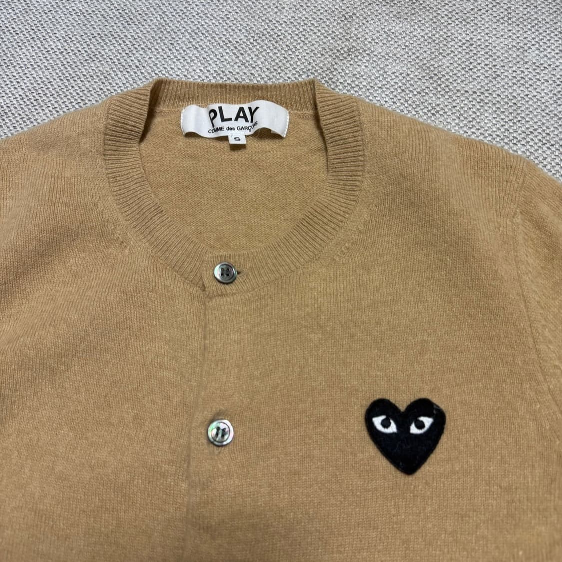 꼼데가르송 블랙 와펜 가디건 상품이미지2