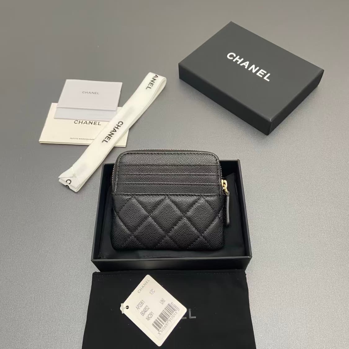 샤넬 클래식 지퍼 코인 카드 홀더 그레인드 샤이니 카프스킨 & 골드 메탈 상품이미지2