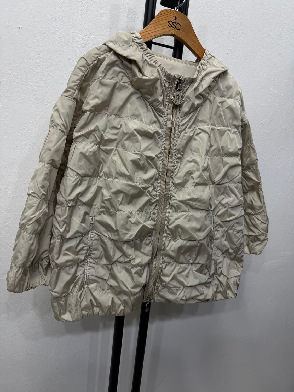 정품) 몽클레어 여성 칠부 오버핏 바람막이 0 상품이미지2