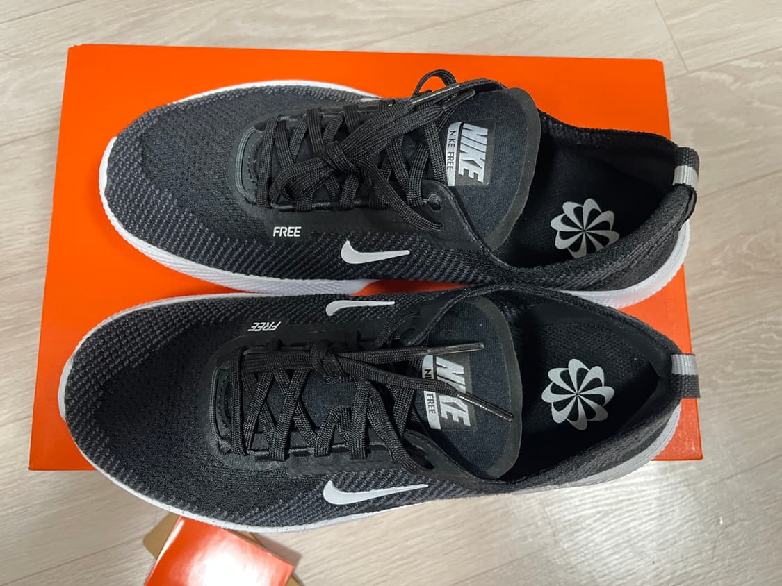 나이키 / 프리런 2025 블랙 화이트 / 265 상품이미지2