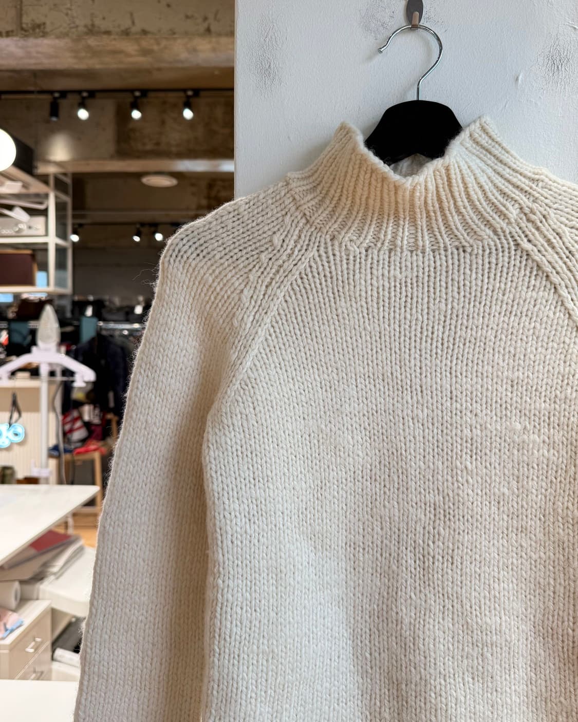 버버리 블루라벨 아이보리 하이넥 니트  상품이미지4