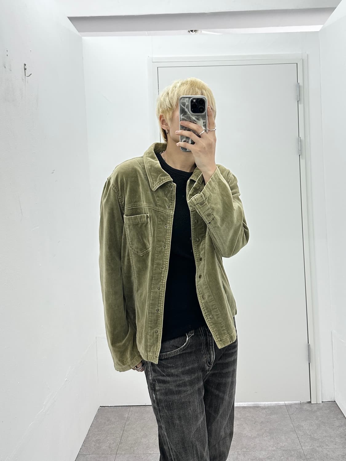 Corduroy buttoned crop jacket 상품이미지1