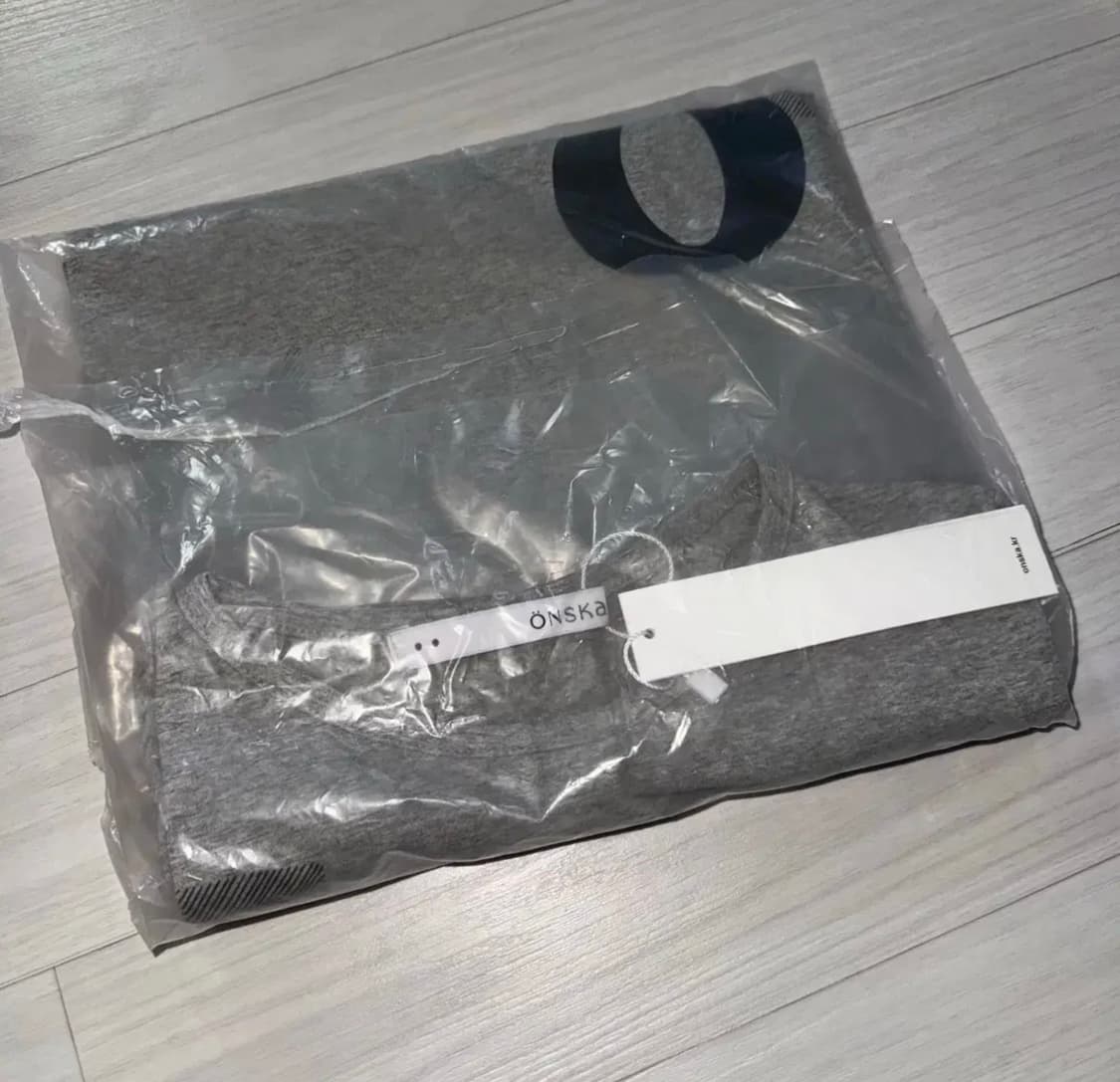 새상품 ) 온스카 레터링 긴팔티셔츠 EXPLORER 상품이미지3