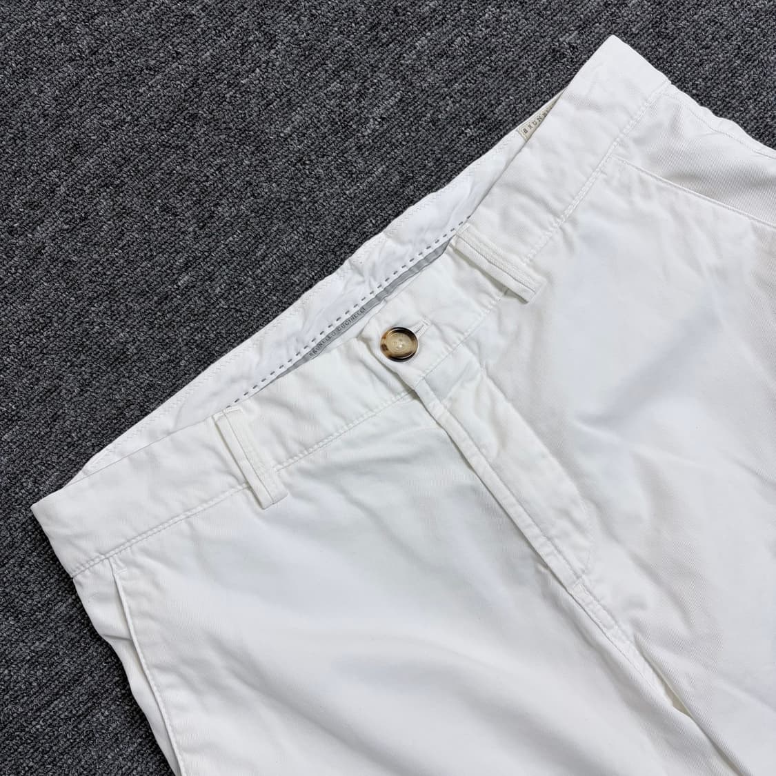 브루넬로 쿠치넬리 화이트 카고 반바지 상품이미지2