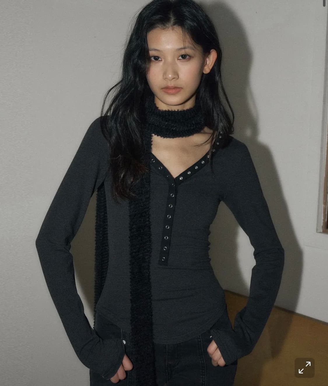 헬레네파리스 스냅 네크라인 롱 슬리브 상품이미지1