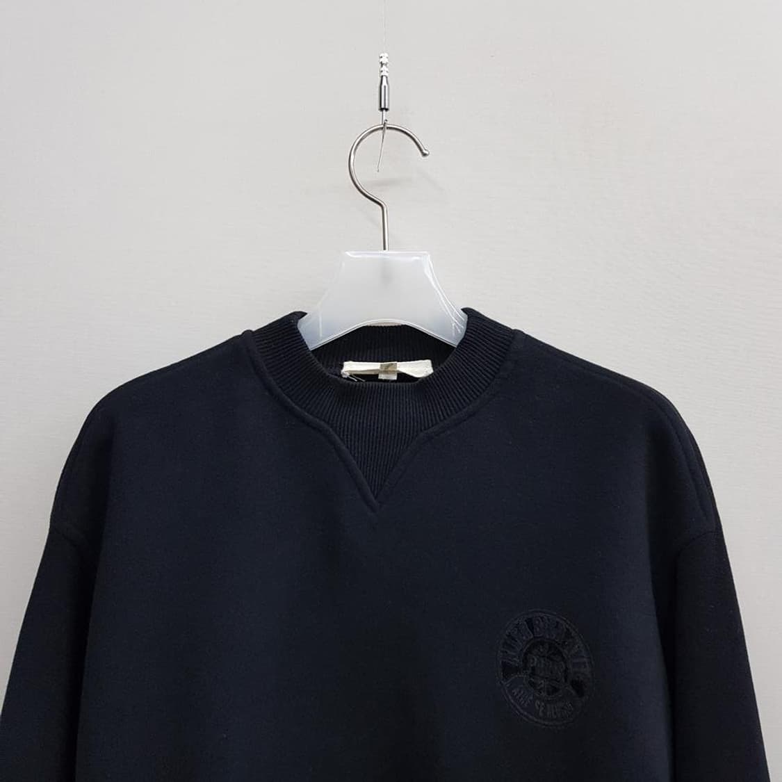 아떼바네사브루노 2022 로고 자수 크롭  맨투맨 S사이즈 상품이미지3