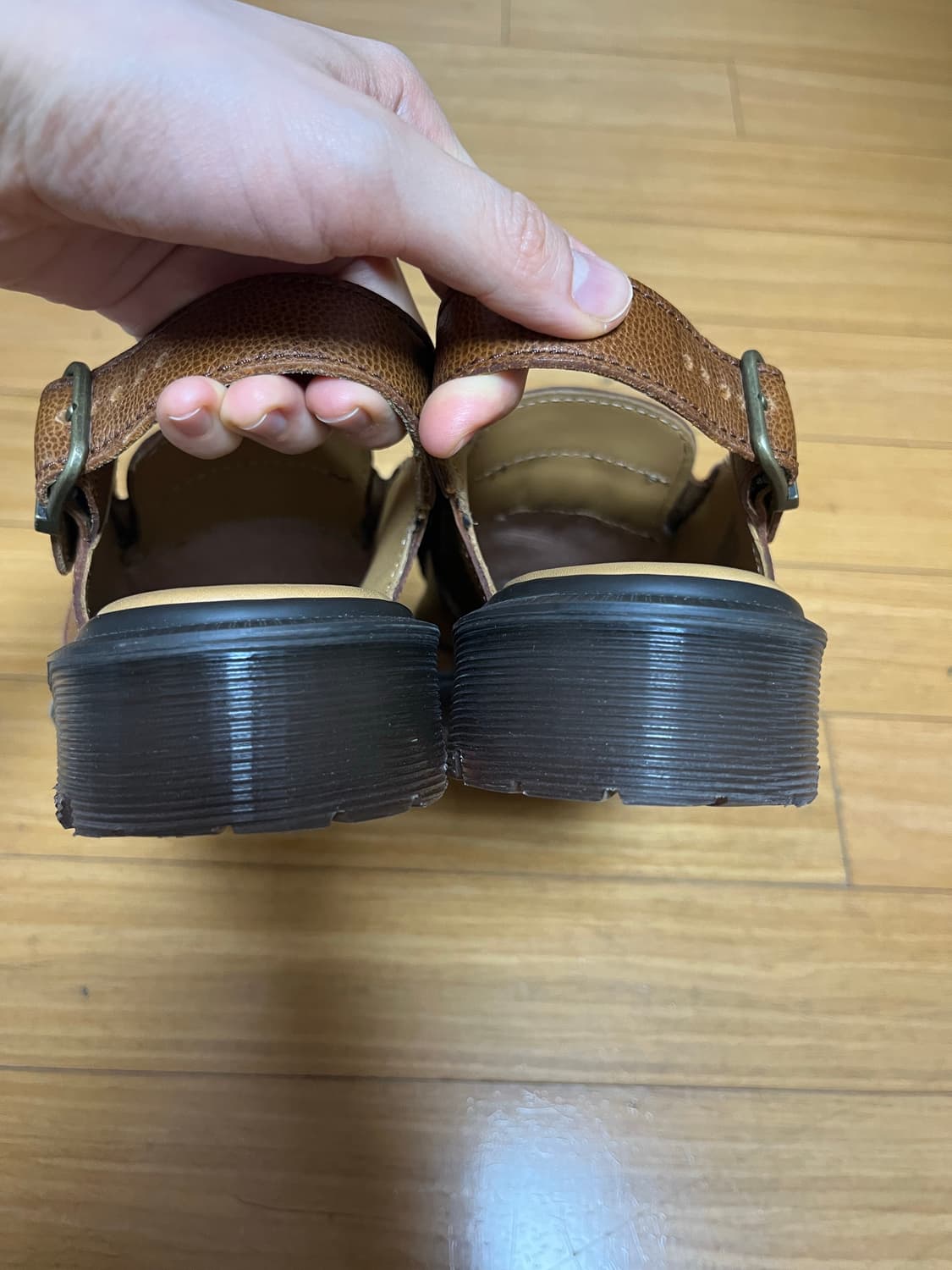 닥터마틴 펜톤 슬링백 240 브라운 상품이미지3