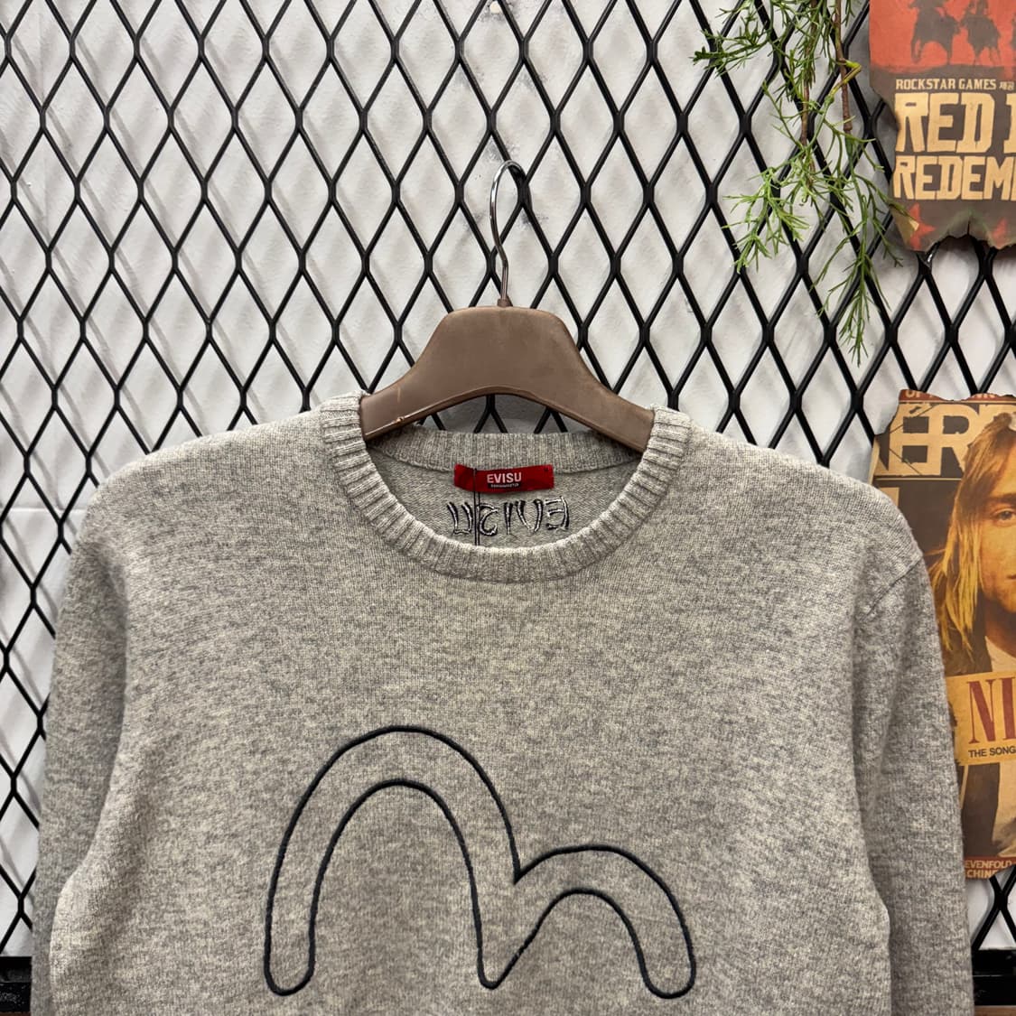 00s 에비수 라운드넥 니트 전면 자수 로고 포인트 그레이 상품이미지3